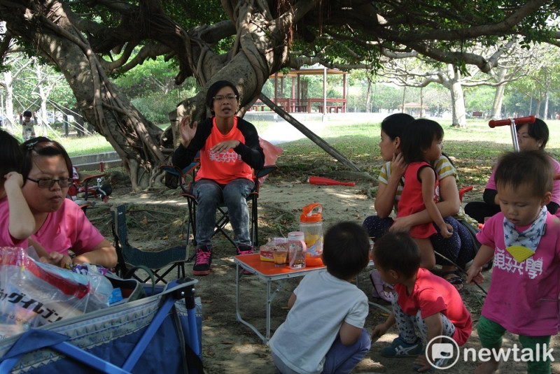 歐巴桑聯盟是以親子共學團為基礎，經常在公園等地辦活動。   圖：唐復年/攝