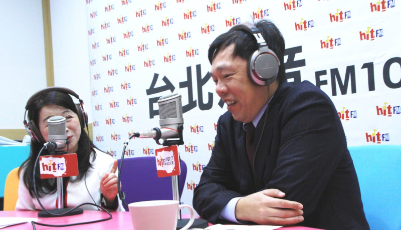 總統府副秘書長姚人多今（9）日上廣播節目受訪時表示，時代力量的茁壯對民進黨可能是威脅，但對台灣絕對是件好事。   圖：Hit Fm《蔻蔻早餐》製作單位提供