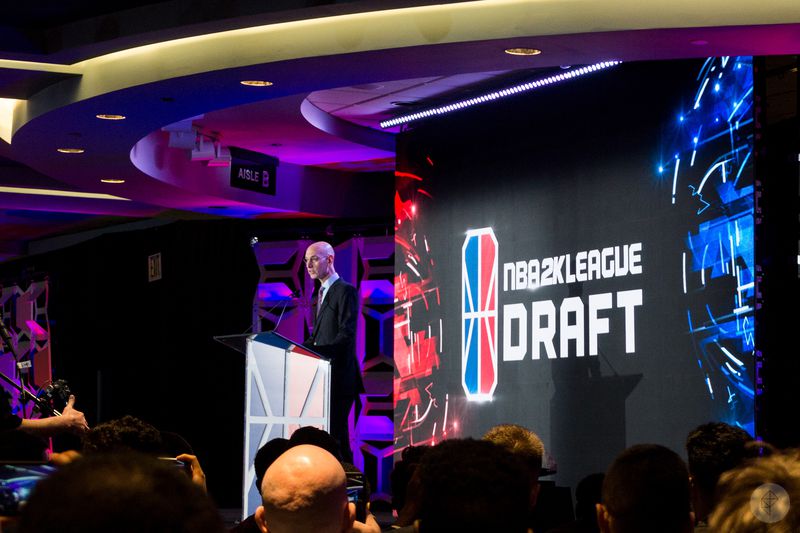 《NBA2k》選手大會上，NBA聯盟主席Adam Silver宣布將親自操刀電競聯賽的規劃。   翻攝自：Samit Sarkar/Polygon