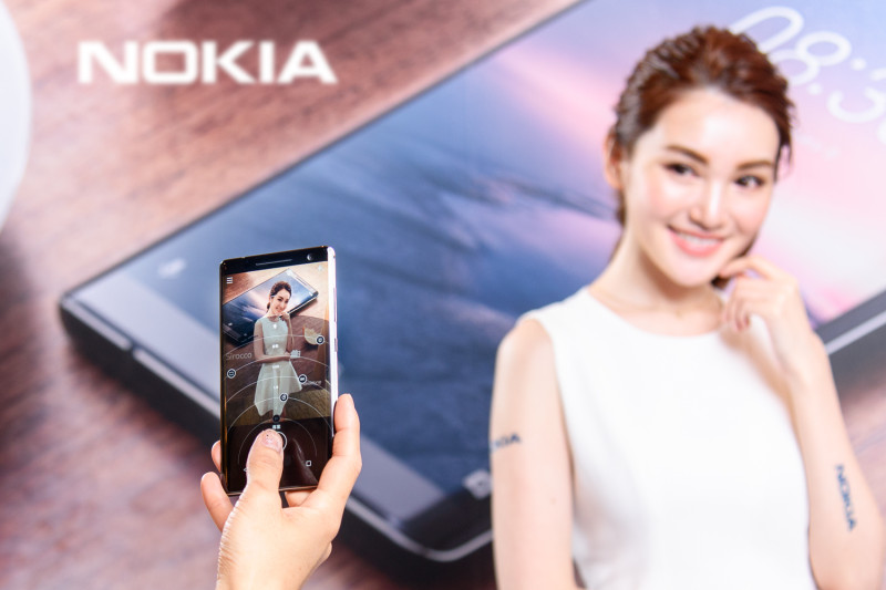 Nokia 8 Sirocco採用蔡司光學認證後置雙鏡頭，主鏡頭1200萬畫素為廣角鏡頭並對光線高度敏感，在極度低光源環境下也能帶來非常清晰的照片。   圖：NOKIA/提供