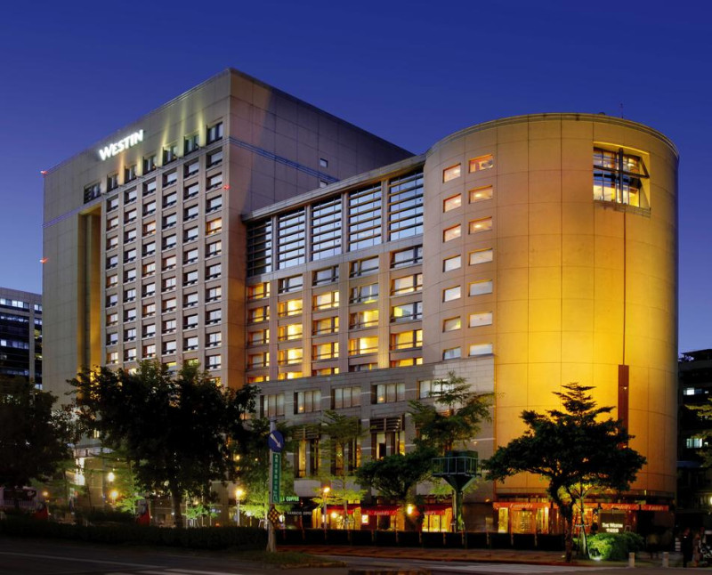 台北威斯汀六福皇宮也曾獲得多項國內外肯定，2006年獲台北市平均住房率及單價最高之國際級五星級飯店。   圖：翻攝自booking.com