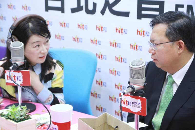 桃園市長鄭文燦接受廣播專訪談選戰，強調自己會努力把政治衝突降到最低。   圖:《蔻蔻早餐》堤供
