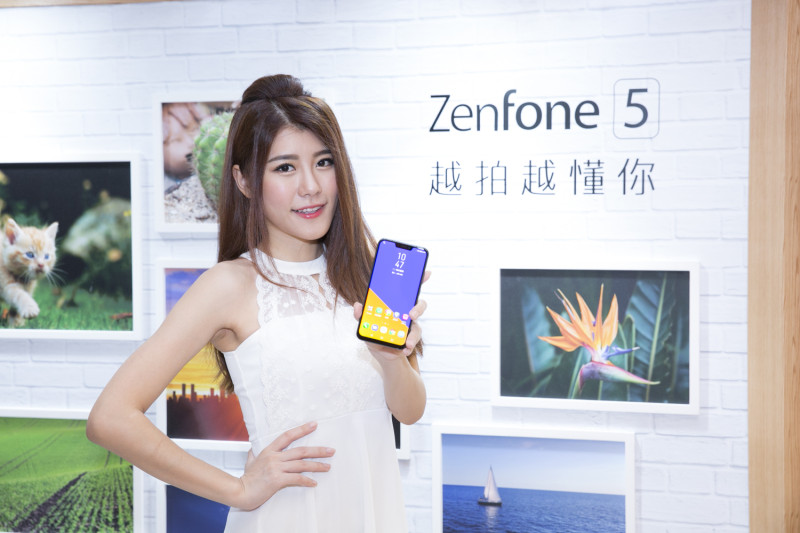 新一代ASUS ZenFone 5採用全螢幕設計，因此得以讓6.2吋Full HD顯示螢幕搭載於5.5吋俐落機身，實現高達90%的傑出屏佔比。   圖：ASUS/提供