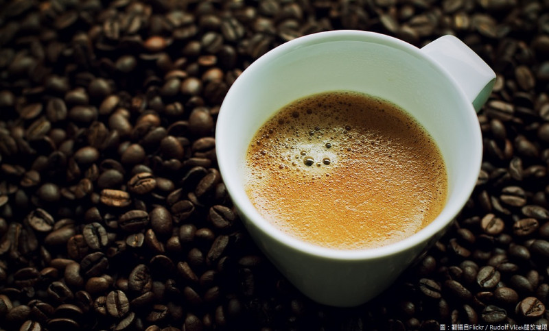 前日(7日)美國加州法院正式判決裁定，未來包括所有咖啡業者必須在咖啡產品上加註恐致癌警語。   圖：翻攝自Flickr／Rudolf Vlček開放權限