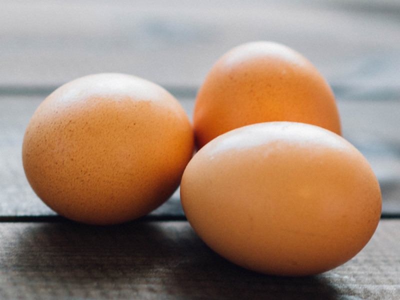 美國第二大雞蛋供應商「Rose Acre Farms」生產的雞蛋，疑似遭到沙門氏菌污染，FDA宣布回收。   圖：翻攝Rose Acre Farms官網