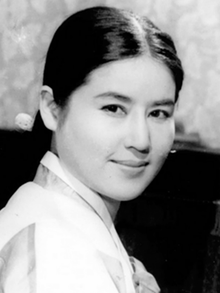 1985年，崔銀姬以電影《鹽》在莫斯科國際影展拿下影后獎座，是第一位在海外電影節獲獎的韓國人。   圖：翻攝自維基百科