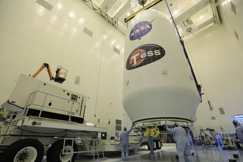為檢驗獵鷹9號火箭的導航系統，原定16日升空的國家航空暨太空總署新系外行星探測器將延後發射。   圖：翻攝NASA網站