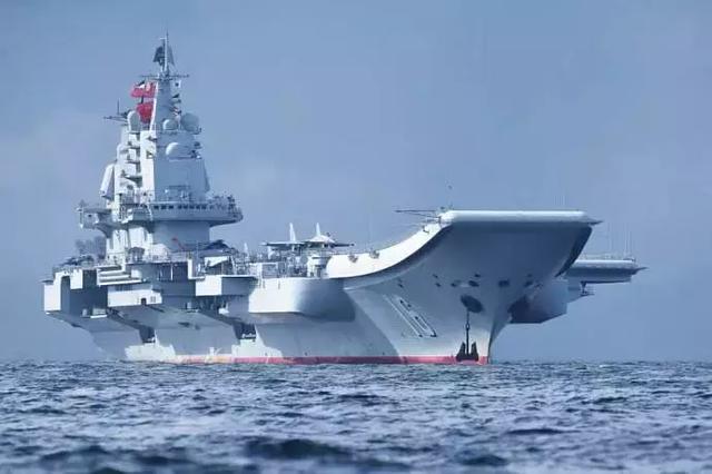 此次遼寧艦滿載24架殲-15艦載機，證明了遼寧號航母戰鬥群已經形成完整實戰能力，曾經所謂的遼寧號航母編隊，正式升級為遼寧號航母戰鬥群。   圖：翻攝自中國國防部網站