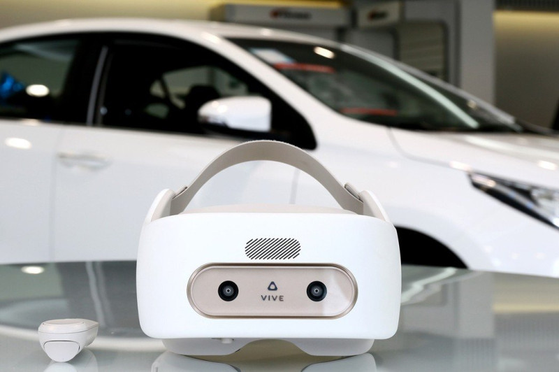 透過VIVE Focus VR裝置，直接感受汽車產品在實際道路駕駛與安全配備上的升級。   圖：宏達電 提供