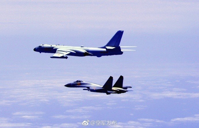 轟-6K戰機。
   圖：翻攝「空軍發布」微博