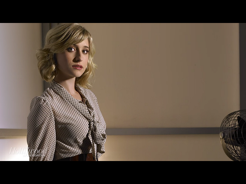法新社報導，美國檢察官唐納福（Richard Donoghue）表示，35歲的愛莉森麥克（Allison Mack）為自稱為女性指導小組的團體招募婦女，昨天遭到逮捕。   圖：翻攝自Youtube