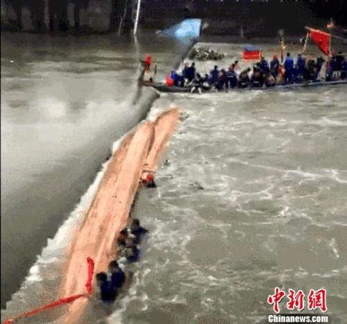 桂林龍舟翻沉事故，搜救結束增至17死。   圖：翻攝自中國新聞網