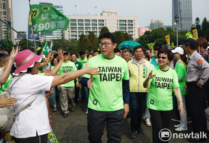 有意參選台北市長的立委姚文智與前副總統呂秀蓮一起同台。   圖 : 張良一 / 攝