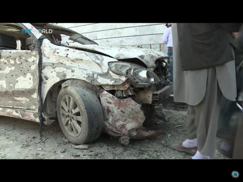 今天的爆炸案發生在喀布爾西區達斯特巴奇地區（Dasht-e-Barchi），爆炸摧毀一些車輛，並震碎附近建築物的玻璃窗。   圖：翻攝自Youtube