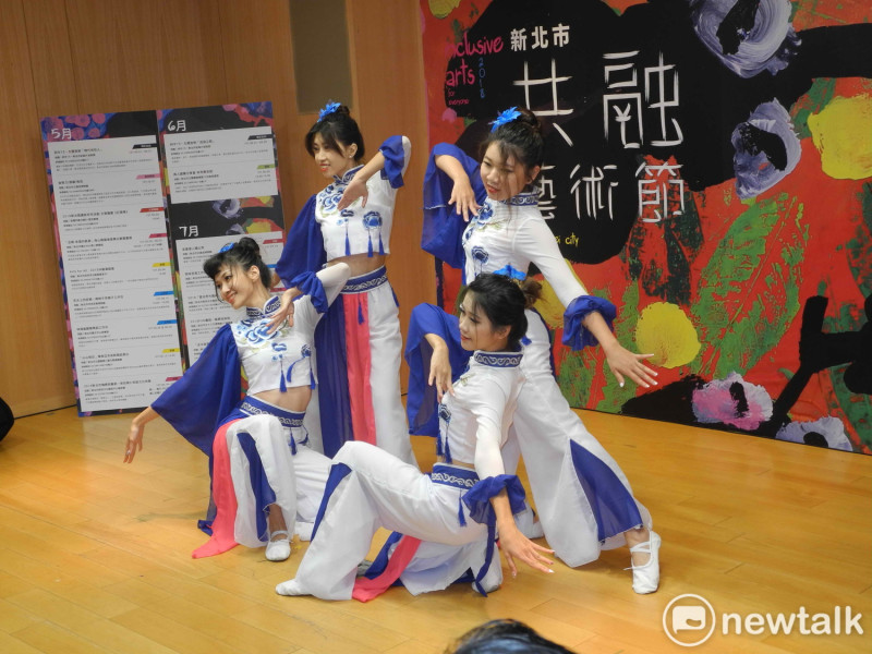 林靖嵐舞團由一群熱愛舞蹈的聽障朋友所組成，表演時都以音樂的振動頻率感受節拍。    圖:王峻昌/攝