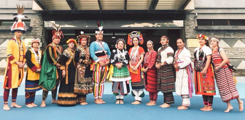 考古生活節還有精采的台灣原住民族傳統服飾展演、歌舞表演、創意服裝走秀等系列活動，讓大家一起透過市集與活動更加認識考古知識！   圖：十三行博物館提供