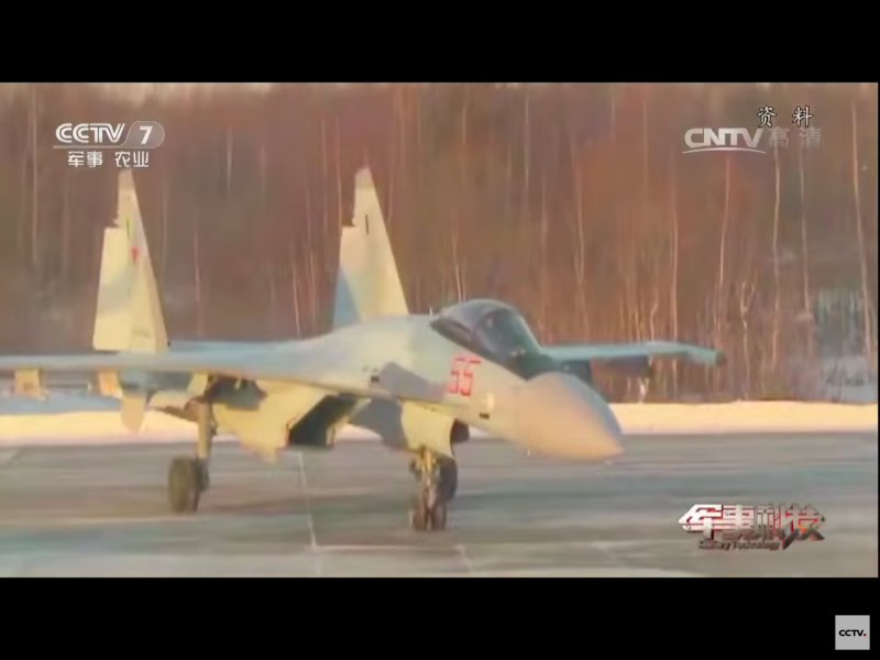 吳謙表示，蘇-35是多用途戰鬥機，具備制空作戰和對地、海面目標精確打擊能力。目前，該型戰機已列裝部隊。   圖：翻攝自Youtube