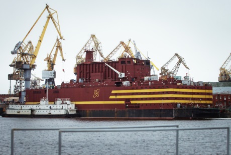 俄羅斯國營核子企業建造的一座浮動核電廠今天自聖彼得堡啟航，準備繞過北極抵達遠東目的地。   圖 : 翻攝自World Nuclear News