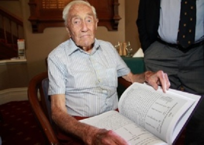 現年104歲的澳洲最年長科學家古道爾（David Goodall）5月初將飛往瑞士結束生命。   圖 : 翻攝自Imperial College London