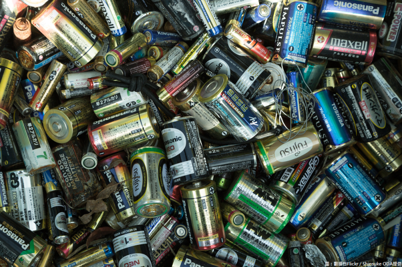 電池中含有鎘、鋰、鎳等不同種類重金屬，若沒有善加回收，可能會污染土壤和地下水源，間接使人體吸收造成健康受損。   圖：翻攝自Flickr／Shinsuke ODA提供