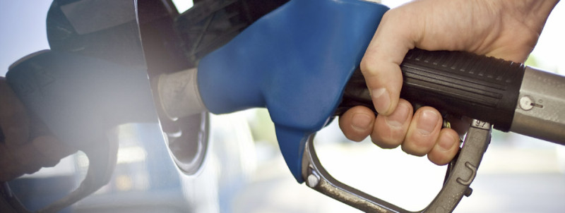 中油於今(21)日表示，中油內部將檢討油價公式，以及討論是否維持「亞鄰最低價」限制。不過，是否調整油價公式仍依經濟部決議為準。   圖：翻攝自台塑石化網站