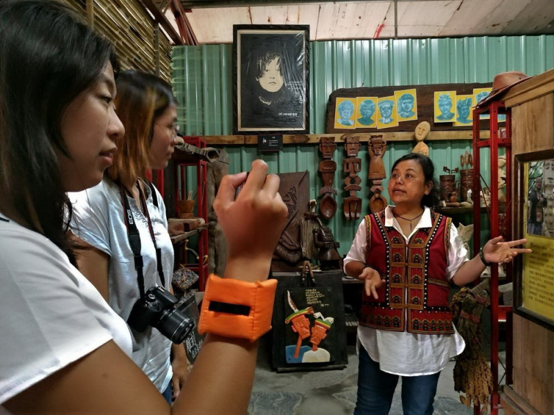 霧台鄉是魯凱族群部落之一，有著豐富的魯凱文化和藝術，如石板屋、編織工藝、石雕藝品。   圖：屏東縣政府提供