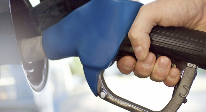 台塑及中油皆公告，本週國際油價微幅下跌，週一起將調降汽油每公升0.1元，台塑柴油每公升調降0.1元，而中油柴油價格不調整。   圖：翻攝自台塑石化網站