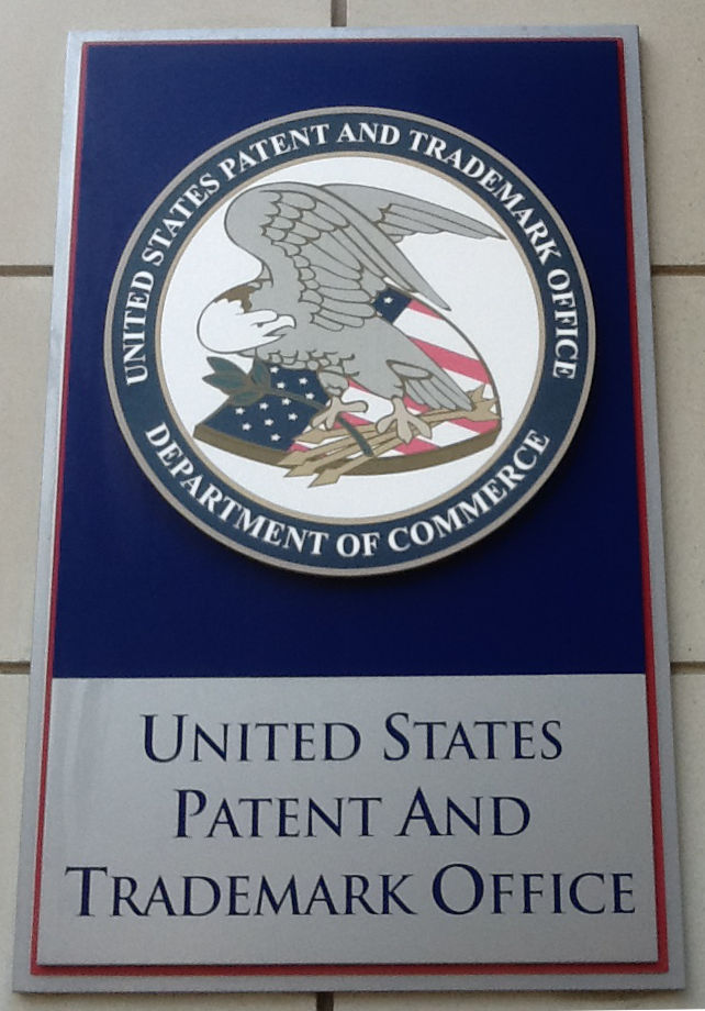 美國專利商標局發現，來自中國的商標申請件數近年暴增。圖為美國專利商標局logo。   圖：翻攝自Ｗikimedia Commons