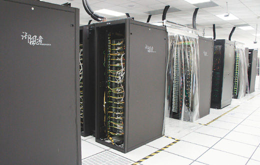 國研院國網中心砸4.3億元建置的超級電腦「台灣杉」，是國內首部計算能量達Peta等級的公用計算主機。圖為國研院超級電腦「御風者」。   圖 : 翻攝自隨逸窩