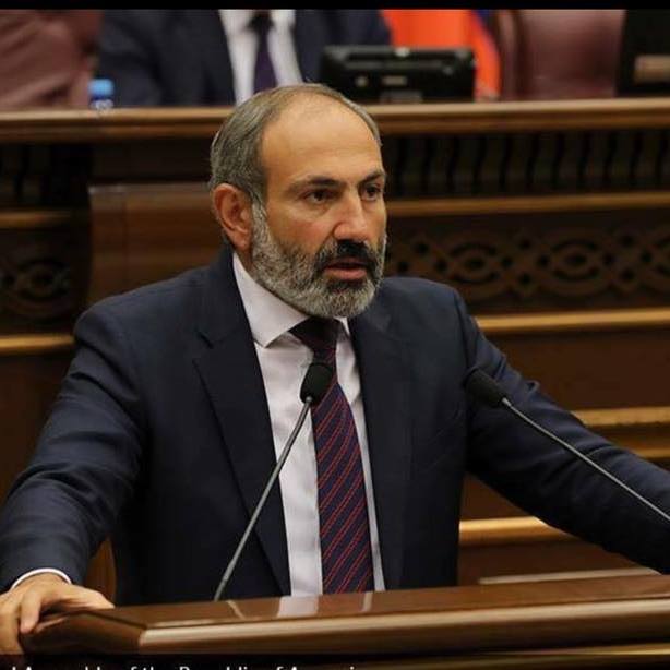 亞美尼亞反對派領袖帕西揚經過國會2輪投票，終於順利當選總理。   圖：翻攝帕西揚臉書