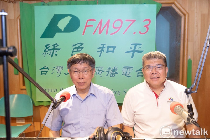 台北市長柯文哲接受親綠電台「綠色和平電台」專訪。   圖：台北市政府 / 提供