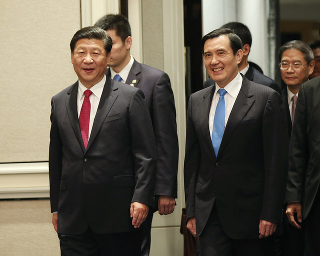 2015年11月，台灣總統馬英九（前排右起）會晤中國國家主席習近平，就選在新加坡香格里拉大酒店。   圖：新頭殼資料照片/總統府提供