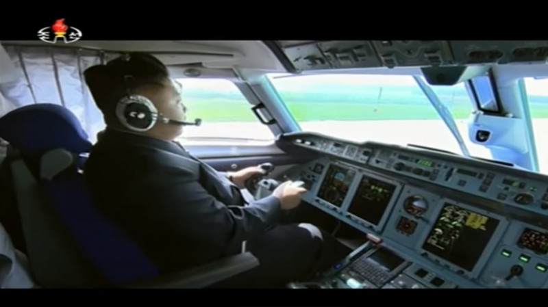 根據朝鮮媒體2014年底披露的視訊，金正恩還疑似親自駕駛過安-148飛機進行飛行。   圖：翻攝自環球網