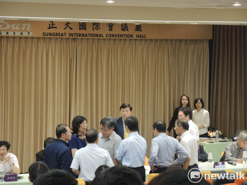 台灣大學今（12）日早上舉行臨時校務會議。   圖：黃韋銓/攝