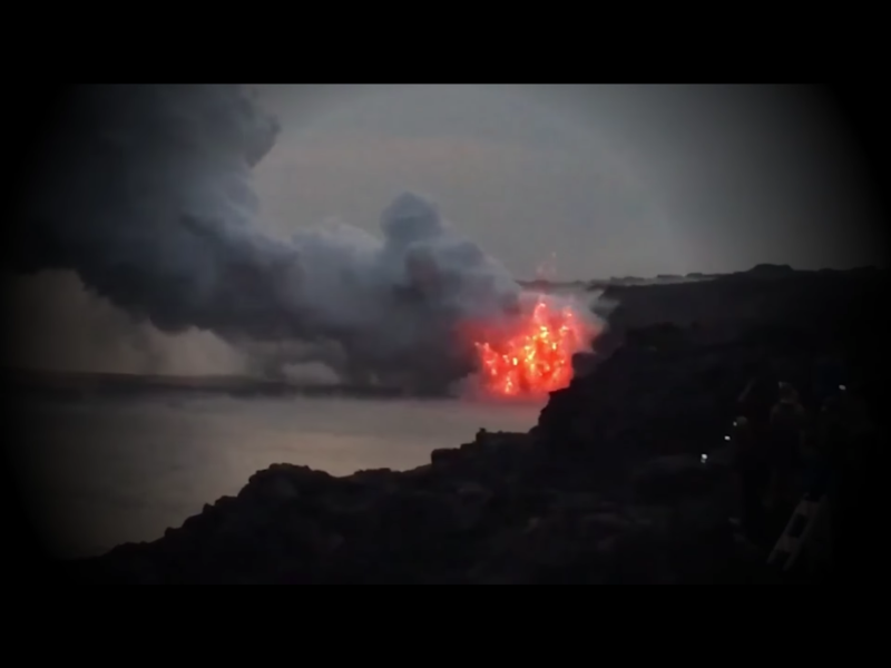 未來幾天或幾週內，幾勞亞火山還可能再度出現一連串激烈噴發，這會形成巨大的火山煙霧，還可能噴出像小型汽車一樣大的岩礫。   圖：翻攝自Youtube