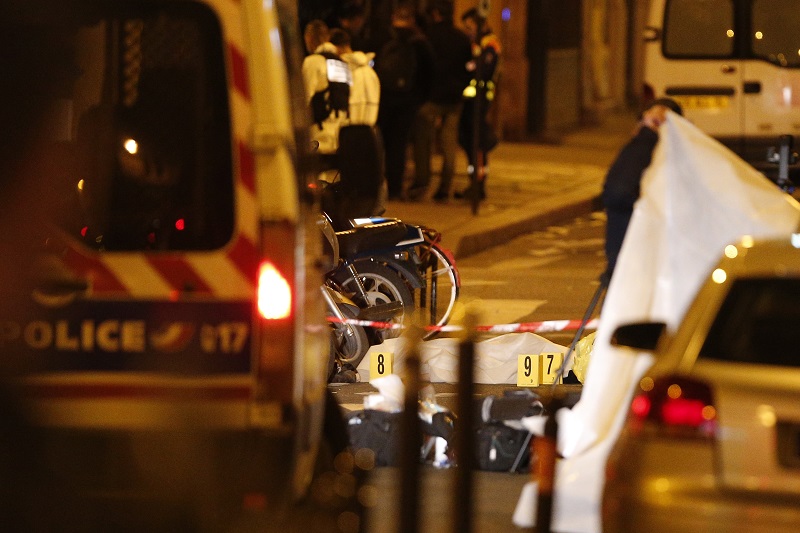 法國首都巴黎周六晚間驚傳街頭砍人事件，檢方已將此案列為恐攻調查，   圖: 達志影像 /美聯社