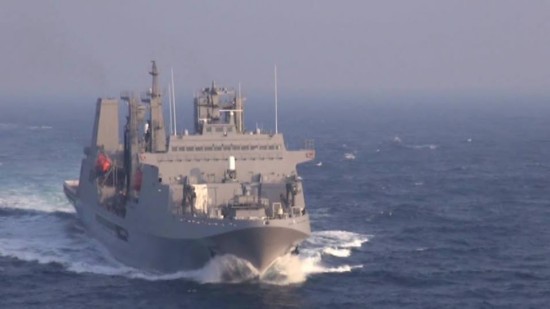 國防部海軍艦隊指揮部今天澄清，若遇不明艦船，均按照標準程序處理，保持無線電靜默，也就是不會通話。圖為台灣最大軍艦磐石艦。   圖 : 翻攝自人民網。