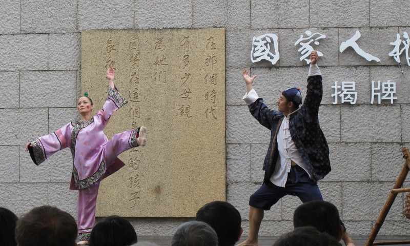 蔡瑞月舞蹈社在國家人權博物館揭牌活動表演「傀儡上陣」。   圖：林朝億/攝