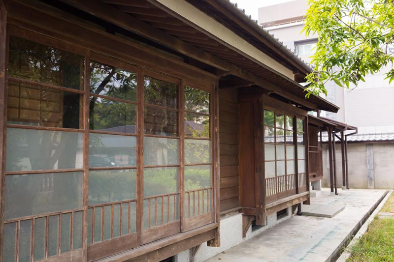 檜意森活村位於嘉義市區中心地區，印入眼簾，20多棟日式宿舍的建築群，讓人以為來到日本村落的錯覺！   圖：檜意森活村FB粉絲專頁提供