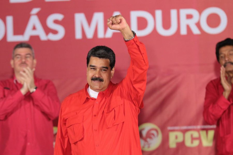 委內瑞拉總統馬杜洛（中）上台以來，民不聊生，支持率節節衰退。   圖：翻攝馬杜洛臉書