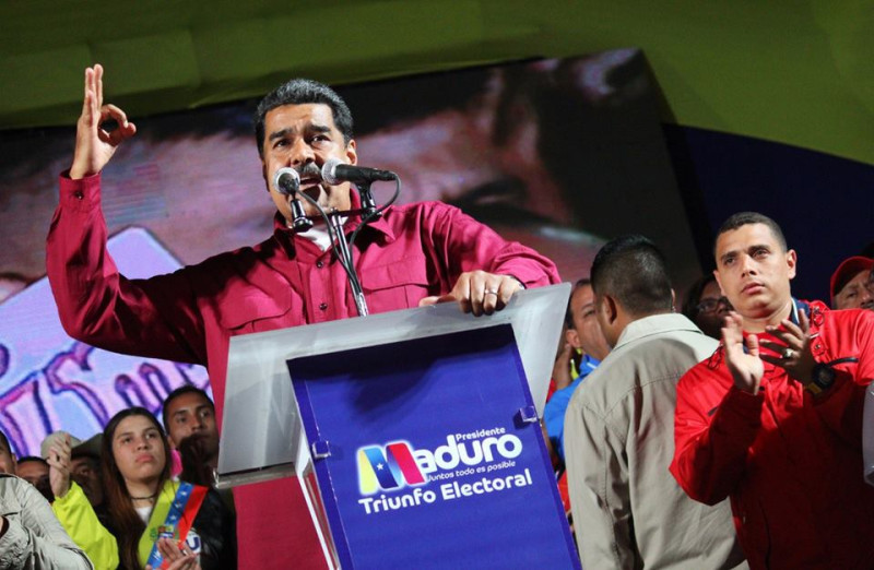 委內瑞拉總統馬杜洛（左）宣布連任成功，但投票率被爆僅有32% 。   圖：翻攝馬杜洛臉書