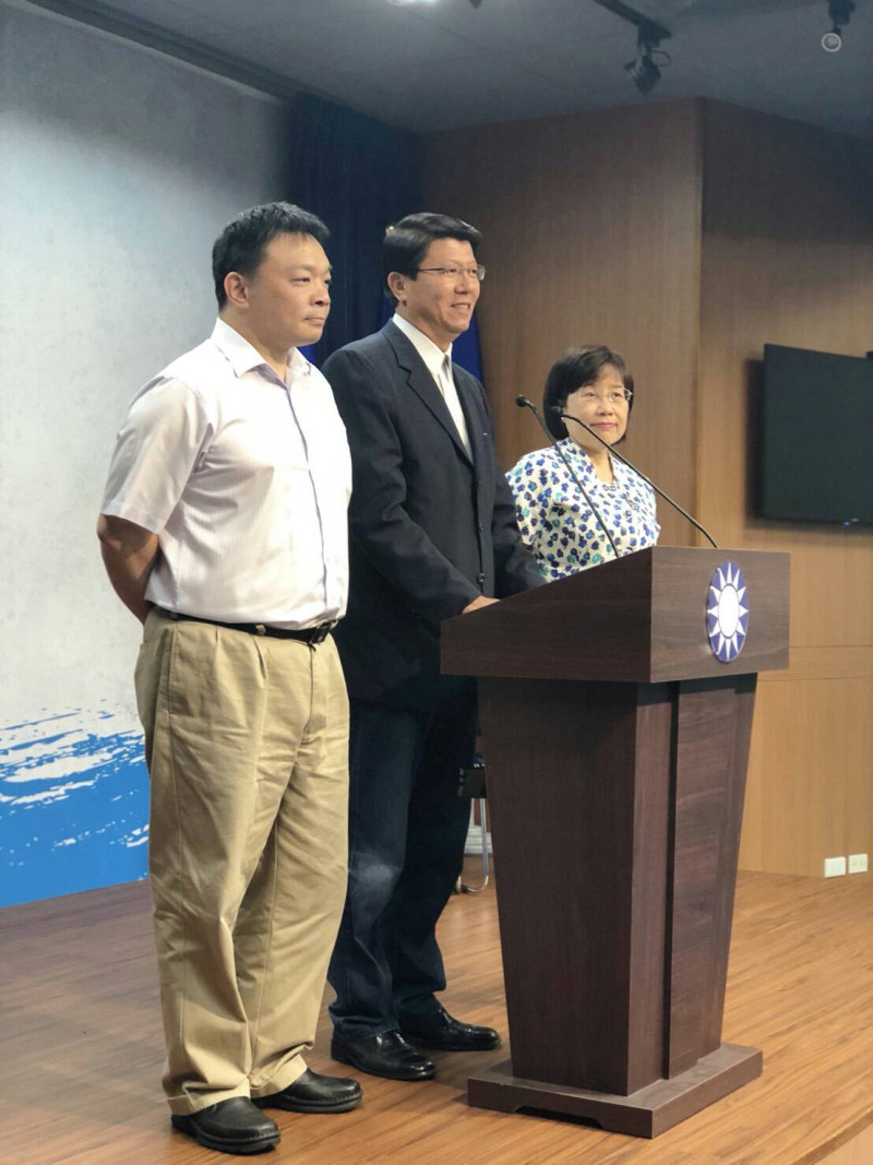 國民黨在中央黨部宣布由高思博代表國民黨參選台南市長，他的競選對手黃秀霜也出席記者會。   高思博辦公室提供