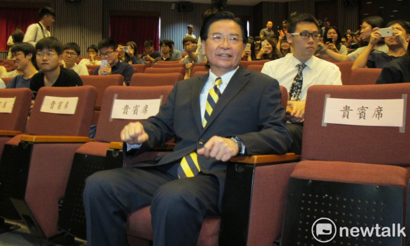 外交部長吳釗燮25日返回母校政治大學演講。   圖：林朝億/攝