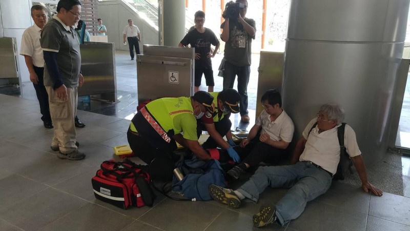 交通部表示，本次模擬演練為列車停靠林榮站，車站突然發生火災，疏散過程中，有數名乘客受傷，台鐵相關人員緊急動員及應變能力。   圖：交通部/提供