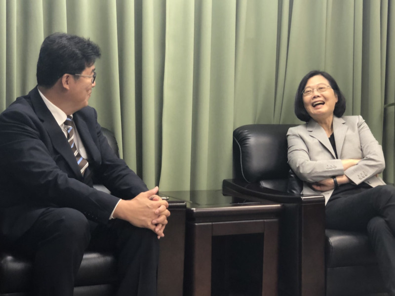 總統蔡英文30日接見台北市長候選人姚文智。   圖：台北市黨部提供