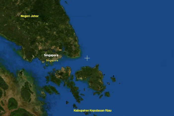 中岩礁（十字處）是新加坡海峽以東的一組礁石，由2個珊瑚礁組成，距離馬來西亞柔佛州東南約8海浬。   圖：翻攝維基網站