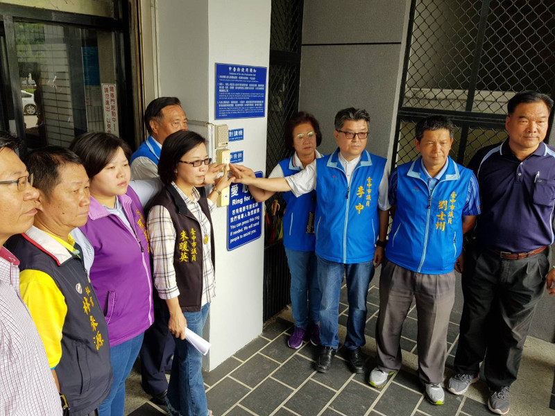 台中市議會國民黨團成員多人今天到台中地檢署按鈴申告。   圖：民進黨團/提供