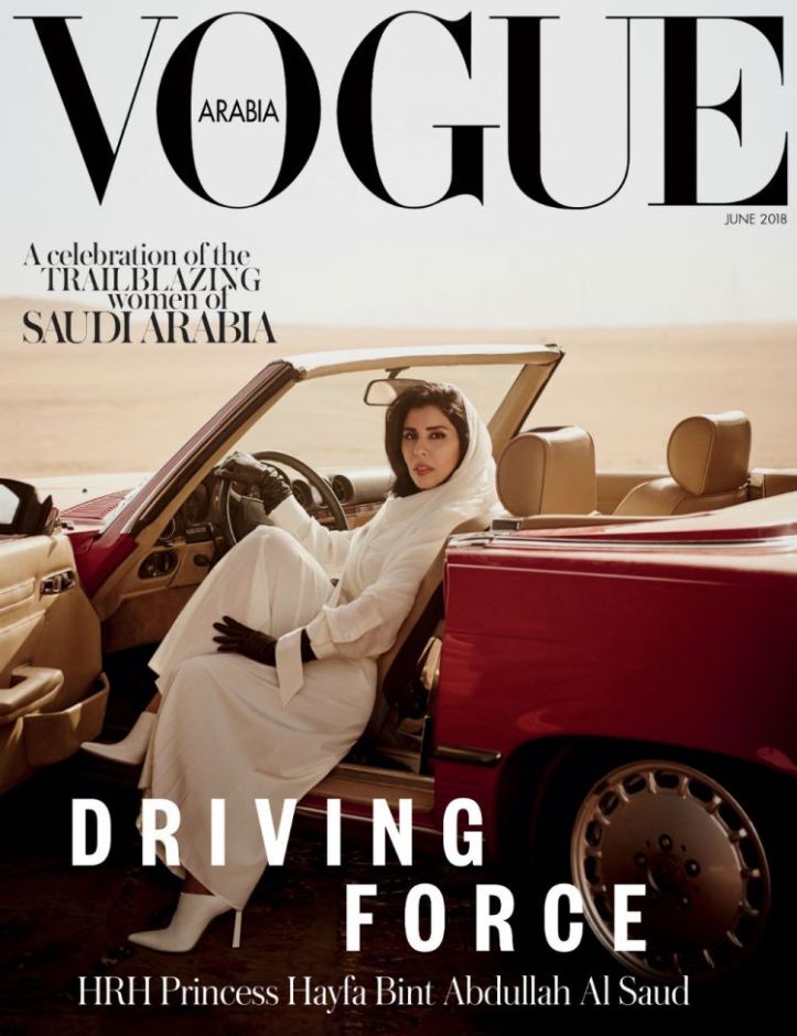 沙烏地阿拉伯上個月將倡議准許女性開車的維權人士關進監獄，「時尚雜誌阿拉伯版」6月號封面卻刊登海法公主坐在紅色敞篷車駕駛座的照片，引發憤怒。   圖/翻攝自Vogue雜誌