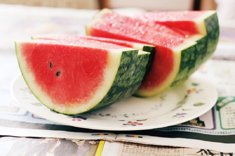 如果想吃水果來解熱的話，如西瓜、梨子、芒果、葡萄，皆有豐富營養也可消暑，都可多吃。   圖：翻攝自Flickr／ingu提供