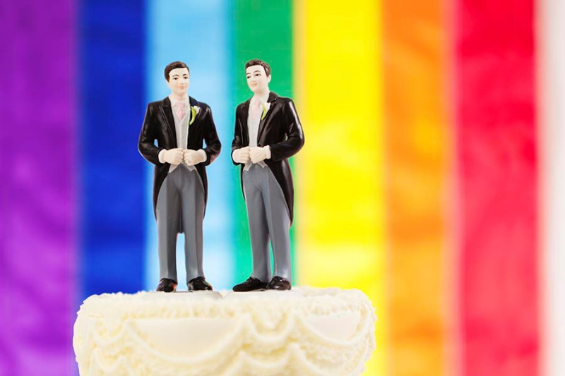 美國最高法院以7：2票數，裁定拒絕為同性伴侶製作婚禮蛋糕的烘焙師勝訴，在美引發熱烈討論。   圖：翻攝美國「卡托研究所」推特